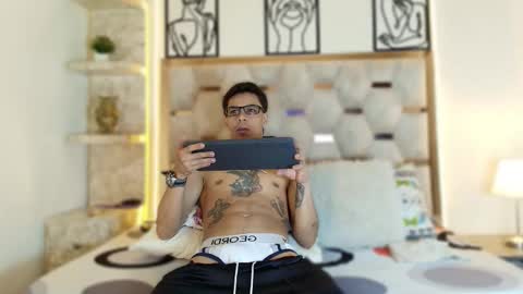 Snapshot of andrew_haalls chatting on November 30, 2025, 9:30 pm andrew_haalls online show from November 30, 2025, 9:30 pm