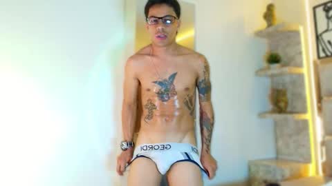 Snapshot of andrew_haalls chatting on December 20, 2025, 12:18 am andrew_haalls online show from December 20, 2025, 12:18 am