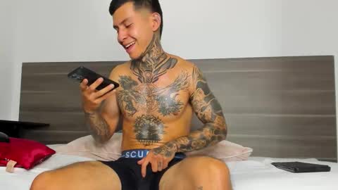 andrew_sanders69 online show from November 22, 2025, 4:33 am