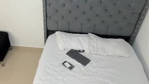 andrew online show from October 31, 2025, 12:33 am