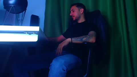 Snapshot of andrewbanner chatting on May 2, 2026, 7:19 pm MasterRomania online show from May 2, 2026, 7:19 pm