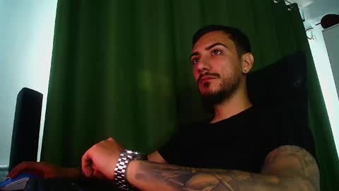 Snapshot of andrewbanner chatting on May 5, 2026, 6:10 am MasterRomania online show from May 5, 2026, 6:10 am