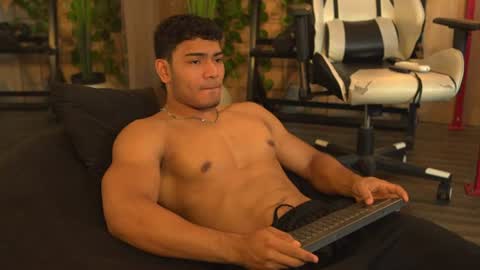 Snapshot of andrewcollen chatting on July 3, 2026, 12:44 pm Andrew online show from July 3, 2026, 12:44 pm