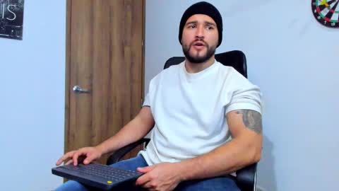 Snapshot of andrewdiaz_ chatting on October 11, 2025, 4:22 am Andrew Diaz online show from October 11, 2025, 4:22 am