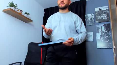 Snapshot of andrewdiaz_ chatting on November 19, 2025, 3:39 am Andrew Diaz online show from November 19, 2025, 3:39 am