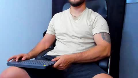 Snapshot of andrewdiaz_ chatting on December 1, 2025, 3:55 am Andrew Diaz online show from December 1, 2025, 3:55 am