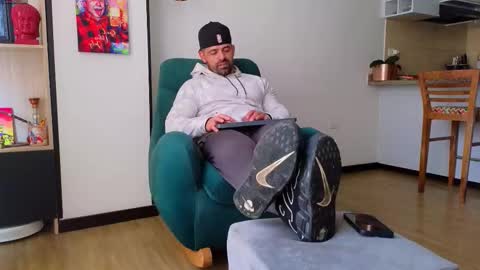 Andrew online show from November 5, 2025, 3:56 pm