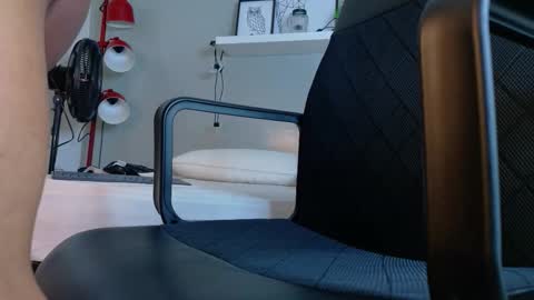 ANDREW KENNOXX online show from March 25, 2026, 7:42 pm