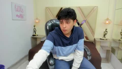 ANDREW online show from April 14, 2026, 12:22 pm