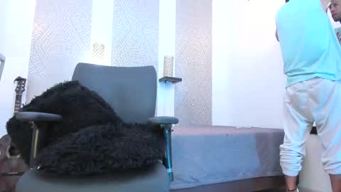   online show from September 14, 2025, 7:24 pm