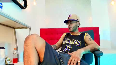   online show from October 11, 2025, 8:40 pm