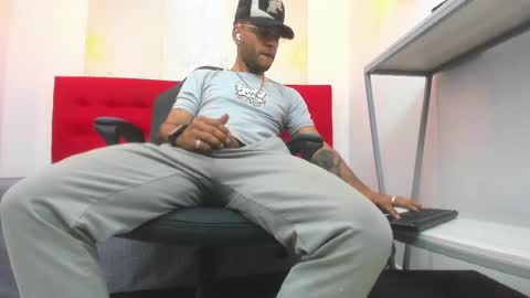   online show from December 4, 2025, 8:17 pm