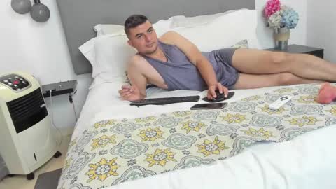 andrhes muller online show from October 10, 2025, 5:01 pm