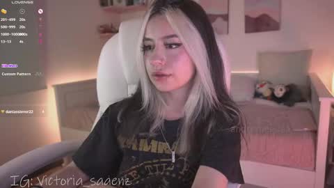 Victoria Senz  online show from October 27, 2025, 9:30 pm