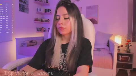 Snapshot of andromeedaa_ chatting on May 1, 2026, 4:11 pm Victoria Senz online show from May 1, 2026, 4:11 pm