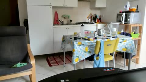 Snapshot of androx77 chatting on September 9, 2025, 9:20 am androx77 online show from September 9, 2025, 9:20 am