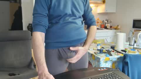 Snapshot of androx77 chatting on December 21, 2025, 10:44 am androx77 online show from December 21, 2025, 10:44 am