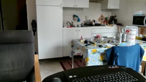 Snapshot of androx77 chatting on February 7, 2026, 10:30 am androx77 online show from February 7, 2026, 10:30 am