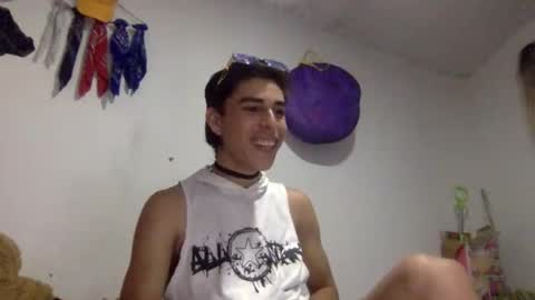 andryt31135 online show from May 19, 2026, 2:51 am