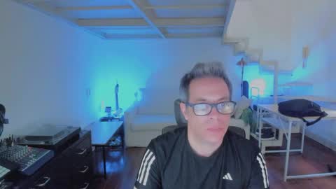 Andrew online show from November 27, 2025, 6:32 pm