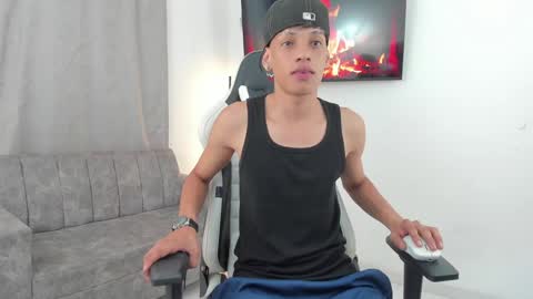 andy_bigcock01 online show from December 22, 2024, 3:44 am