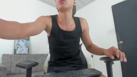 andy_bigcock01 online show from September 21, 2025, 3:35 pm