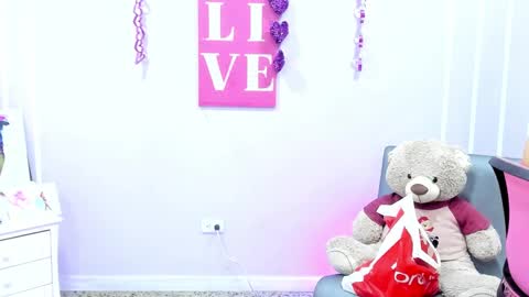 Andrea online show from March 6, 2025, 1:14 pm