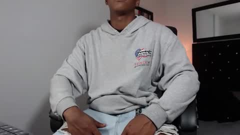 andy_smith333 online show from March 9, 2025, 11:35 pm