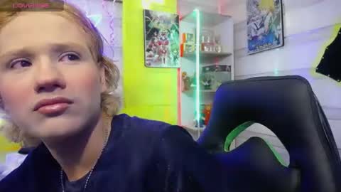 andy online show from November 28, 2025, 8:11 pm