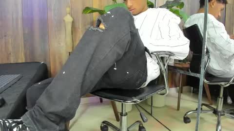 Andy  online show from May 4, 2026, 10:44 am