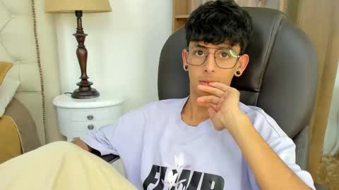 andyxibrat online show from June 4, 2026, 6:58 pm