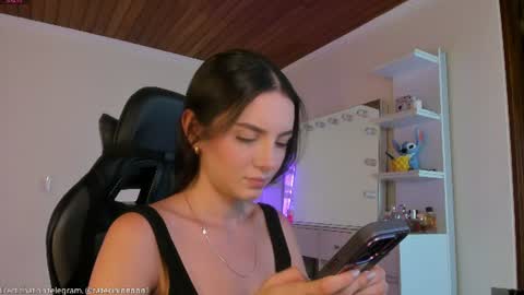 Snapshot of anelisse_ chatting on August 2, 2026, 2:54 am online show from August 2, 2026, 2:54 am