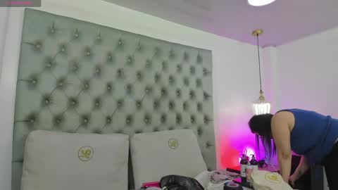 Snapshot of anette_cooper chatting on May 25, 2026, 3:23 am anette_cooper online show from May 25, 2026, 3:23 am