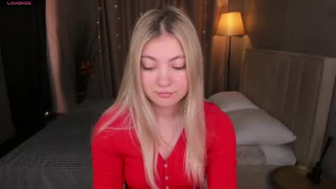 Snapshot of angel__grace chatting on June 10, 2026, 12:11 am Grace online show from June 10, 2026, 12:11 am