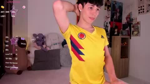Snapshot of angel_bless19 chatting on June 17, 2026, 7:59 pm Angel help me with 100 thumbs up online show from June 17, 2026, 7:59 pm
