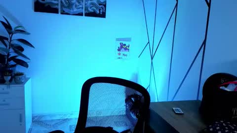 Angel-dragun online show from October 15, 2025, 4:23 am