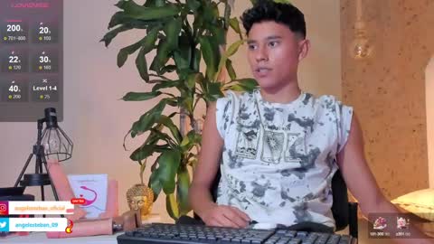 ngel Esteban  online show from February 1, 2025, 10:26 am