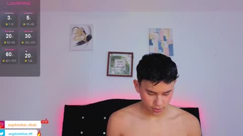 ngel Esteban  online show from November 4, 2025, 11:42 am