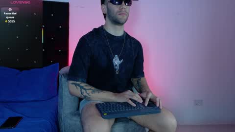 angel_kyrozz online show from April 20, 2026, 7:04 pm