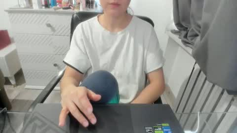 angel_lee__ online show from February 8, 2025, 11:12 am