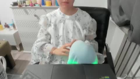 angel_lee__ online show from February 18, 2025, 3:54 pm