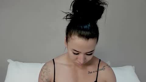 Angel online show from December 2, 2025, 12:32 pm