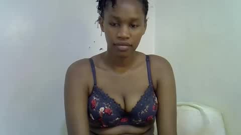 angel_mia5 online show from November 30, 2025, 2:43 pm