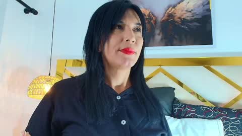Nicolle  online show from June 1, 2026, 11:23 am
