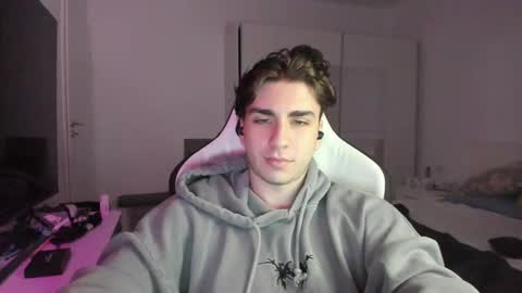 Angel online show from November 14, 2025, 11:02 pm