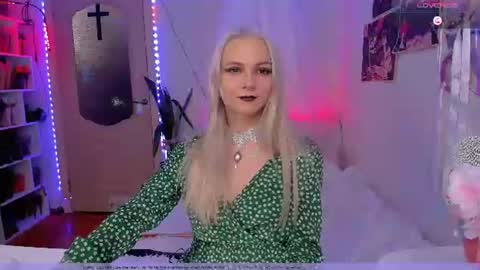 Snapshot of angel_vice chatting on June 26, 2026, 3:38 pm Frida A boost to fortune for the one who gives a thumbs up and a bonus lucky for those who support me by joining the fanclub online show from June 26, 2026, 3:38 pm