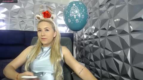 Snapshot of angel_white25 chatting on December 20, 2025, 11:50 am Angel online show from December 20, 2025, 11:50 am