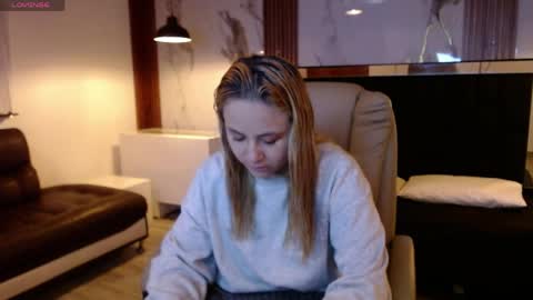 Snapshot of angel_white25 chatting on April 1, 2026, 12:06 pm Angel online show from April 1, 2026, 12:06 pm
