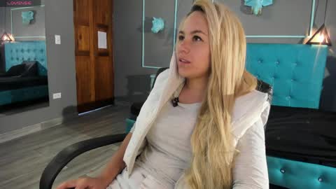 Snapshot of angel_white25 chatting on April 11, 2026, 1:15 pm Angel online show from April 11, 2026, 1:15 pm