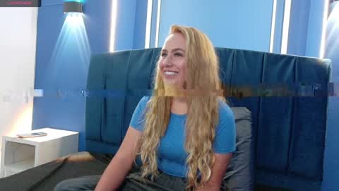 Snapshot of angel_white25 chatting on April 23, 2026, 2:08 pm Angel online show from April 23, 2026, 2:08 pm